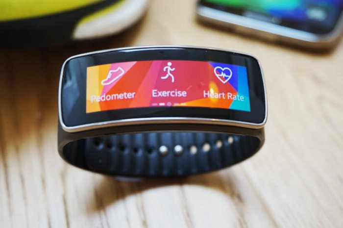 Wearable Tech: Smartwatches and Fitness Trackers Compared