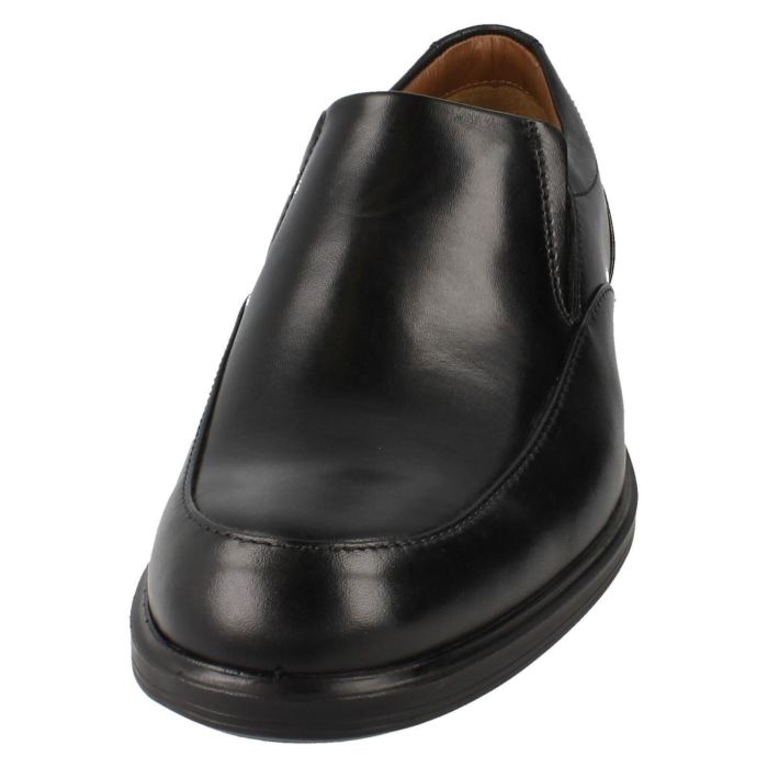 Beyond the Basics: Essential Accessories for Men's Style